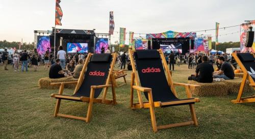 adidas-sling-chair-concert-2
