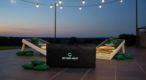 beyond-meat-cornhole-fully-loaded-with-imprinted-carry-case-and-bags-7